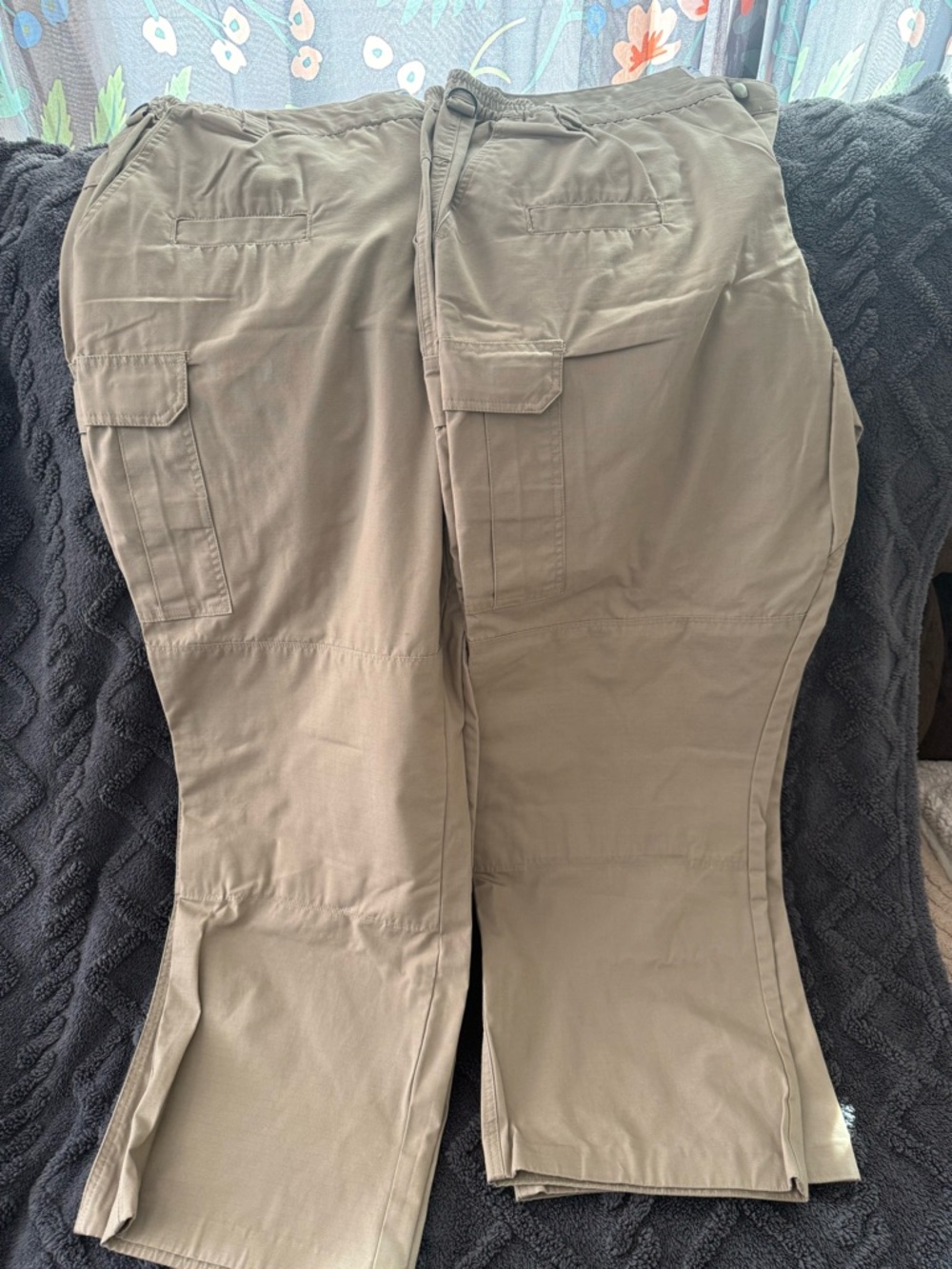 (2) GALLS Women’s size 18 x 32 tan Cargo Pants